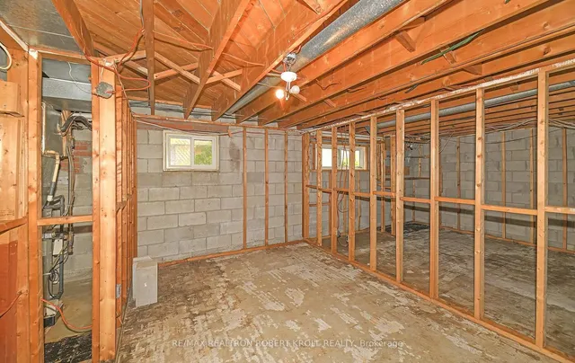 Additional image 22 of 32 Orangewood Cres