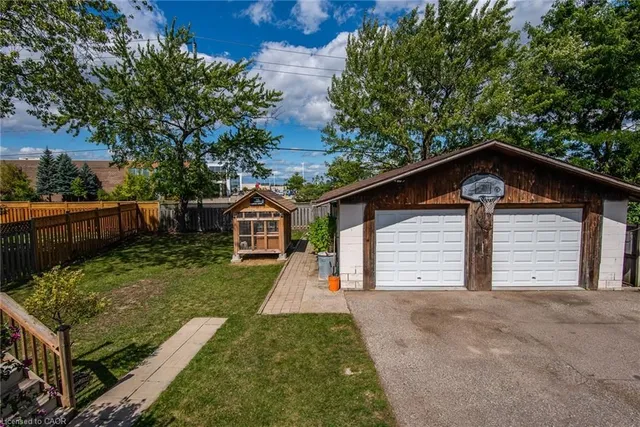 Additional image 36 of 77 Roberts Cres