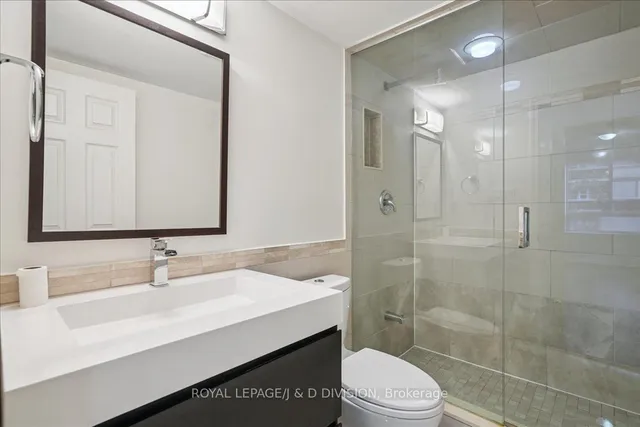 Additional image 19 of 188 Redpath Ave Unit 501