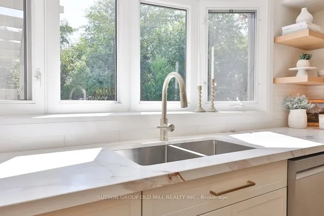 Additional image 16 of 36 Laurelwood Cres