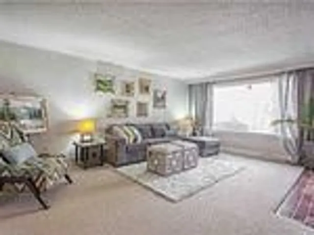 Additional image 5 of 33 Farmcrest Dr