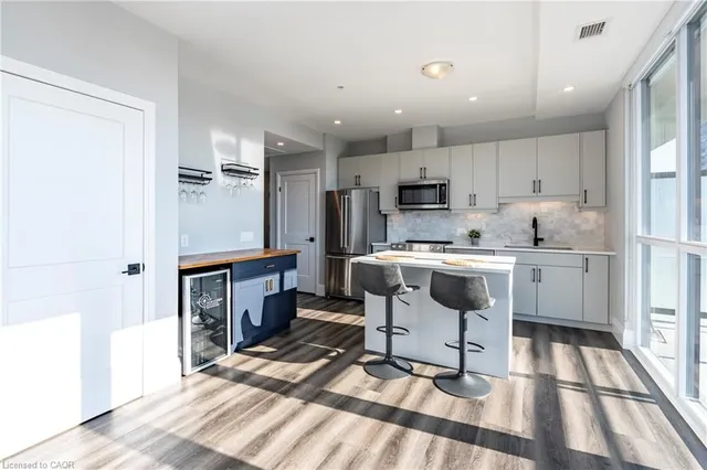 Additional image 16 of 60 Charles St Unit 705