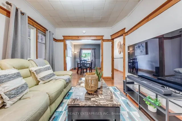 Additional image 7 of 370 Coxwell Ave