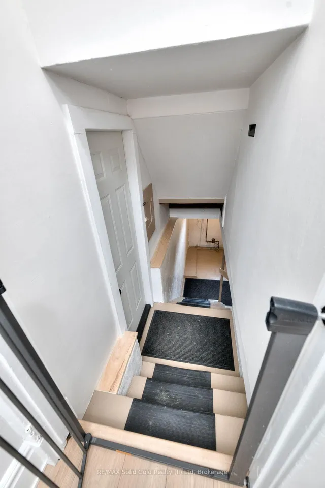 Additional image 31 of 33 Bloomingdale Rd