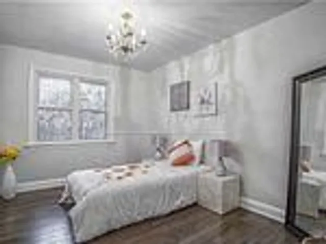 Additional image 11 of 33 Farmcrest Dr