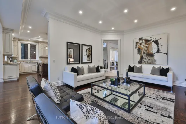 Additional image 16 of 453 Glengrove Ave