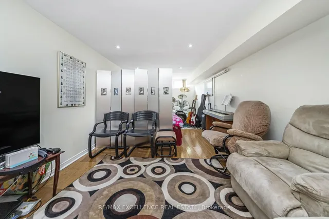 Additional image 28 of 43 Porchester Dr