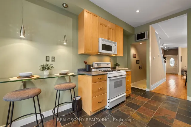 Additional image 9 of 299 Pape Ave