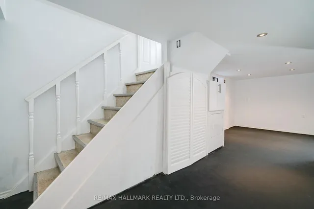 Additional image 29 of 220 Browning Ave