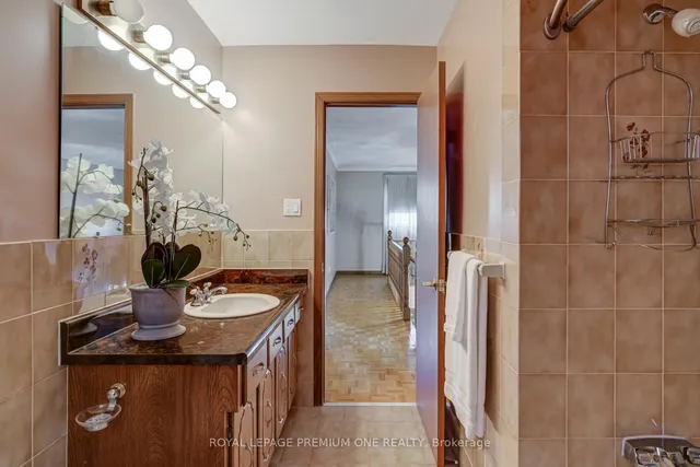 Additional image 33 of 41 Whitley Ave