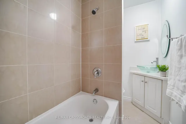 Additional image 8 of 8 Topaz Gate