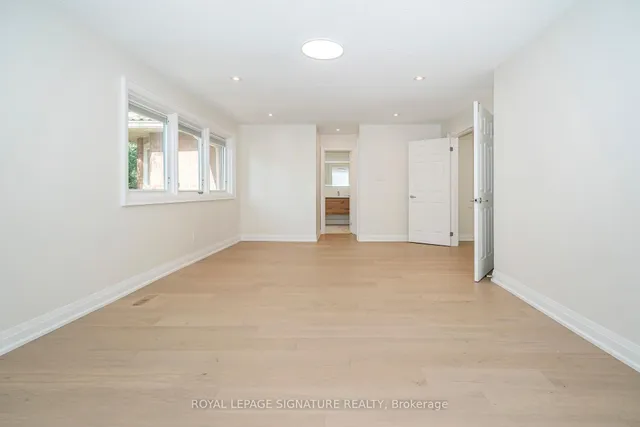 Additional image 23 of 11 Royal Rouge Tr