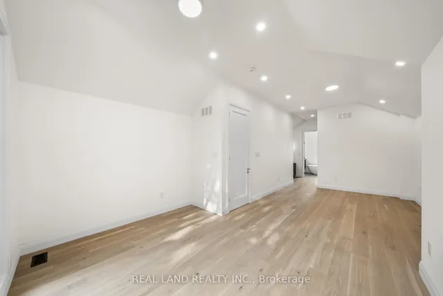 Additional image 16 of 30 Winnifred Ave