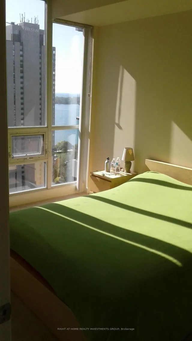 Additional image 9 of 12 Yonge St Unit 2606