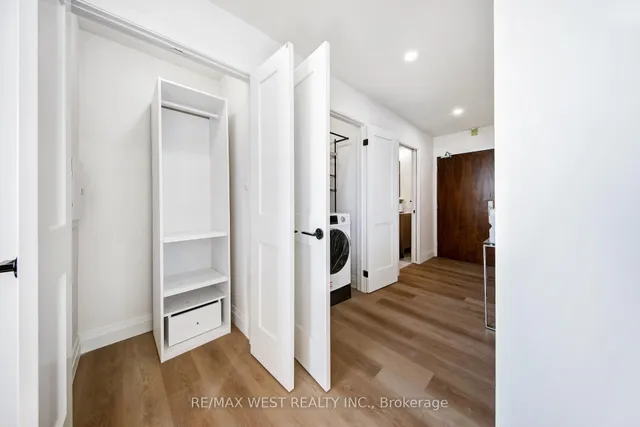 Additional image 17 of 914 Yonge St Unit 1202