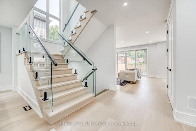 Additional image 6 of 203 Scarboro Cres