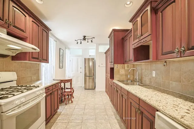 Additional image 10 of 141 Gerrard St