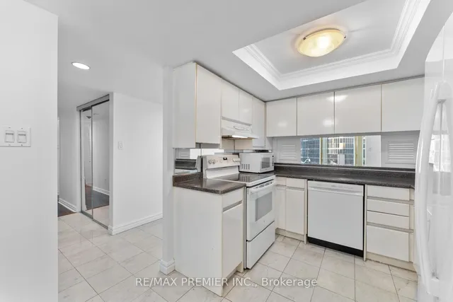 Additional image 14 of 33 University Ave Unit 502