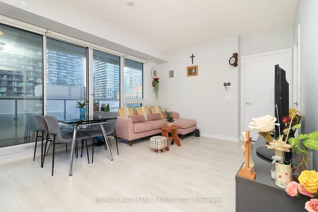 Additional image 8 of 2221 Yonge St Unit 1011