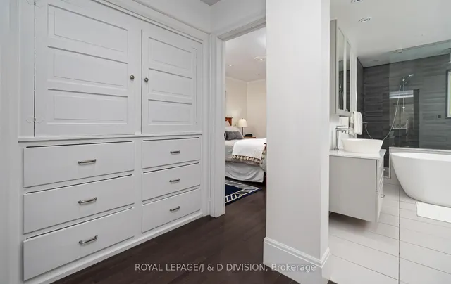 Additional image 23 of 151 Forman Ave