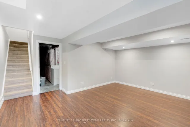 Additional image 25 of 525 Banffshire Cres