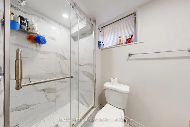 Additional image 47 of 162 Lord Roberts Dr