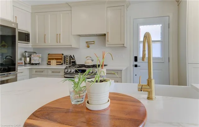 Additional image 8 of 76 Kenwood Dr