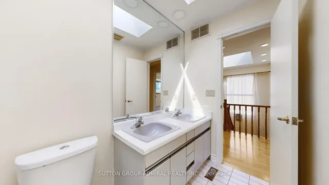 Additional image 31 of 33 Carnival Crt