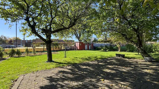 Additional image 40 of 325 Waterloo Ave