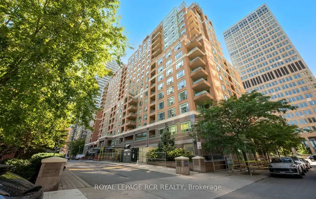 Additional image 4 of 887 Bay St Unit 1412