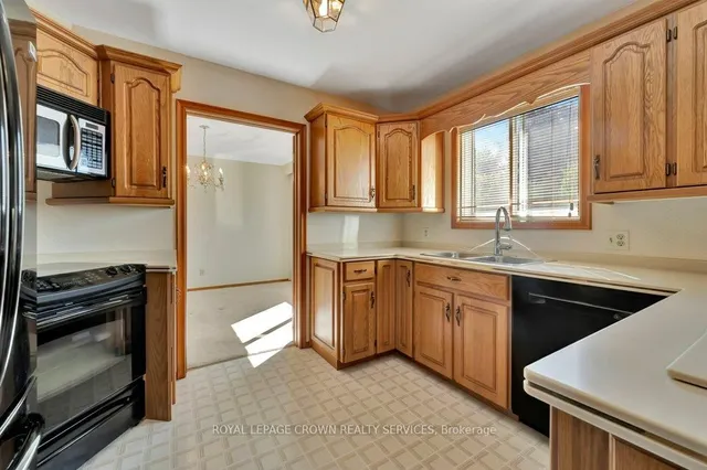 Additional image 12 of 73 Champlain Cres