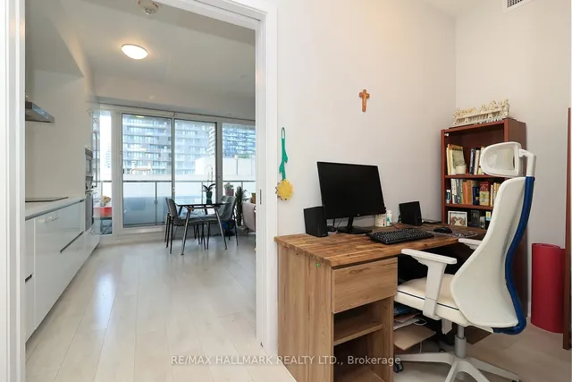 Additional image 7 of 2221 Yonge St Unit 1011