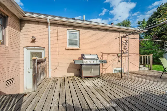 Additional image 28 of 27 Martindale Rd