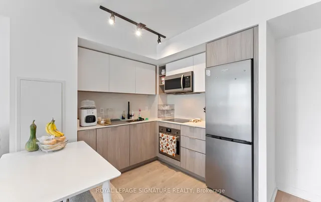 Additional image 18 of 36 Zorra St Unit 408