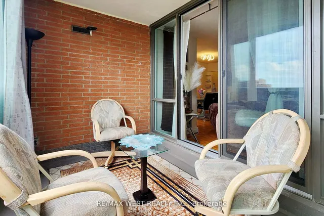 Additional image 29 of 627 The West Mall Unit 1810