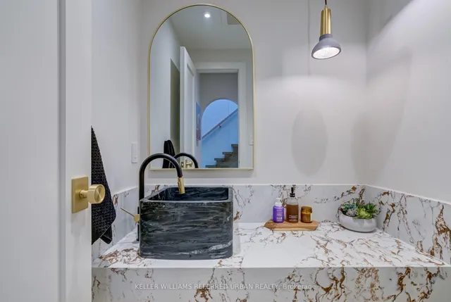 Additional image 19 of 182 Queens Ave