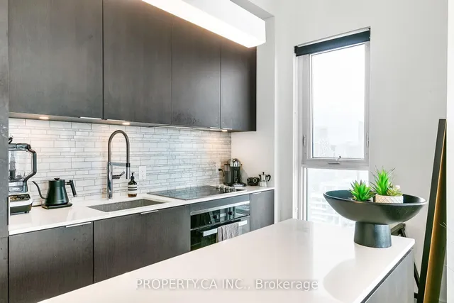 Additional image 20 of 10 Prince Arthur Ave Unit 403