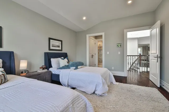 Additional image 34 of 453 Glengrove Ave