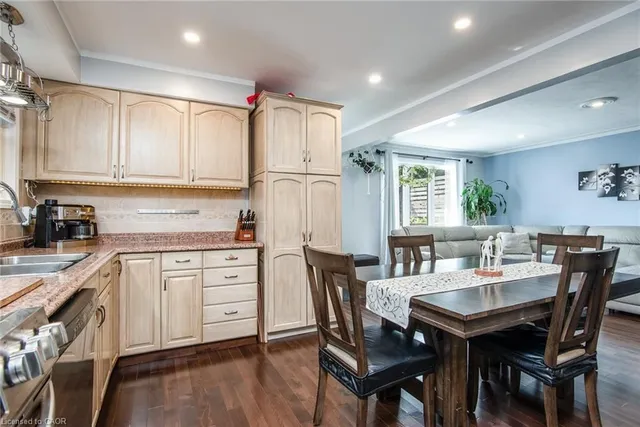 Additional image 16 of 77 Roberts Cres