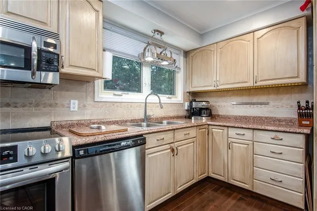 Additional image 15 of 77 Roberts Cres