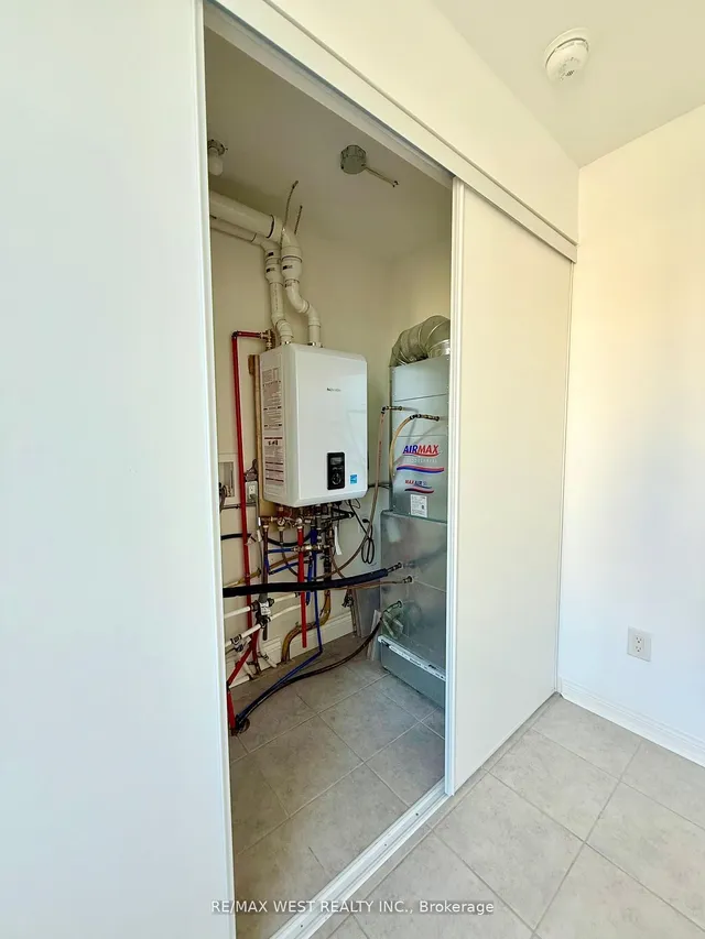 Additional image 18 of 639 Lawrence Ave Unit 310