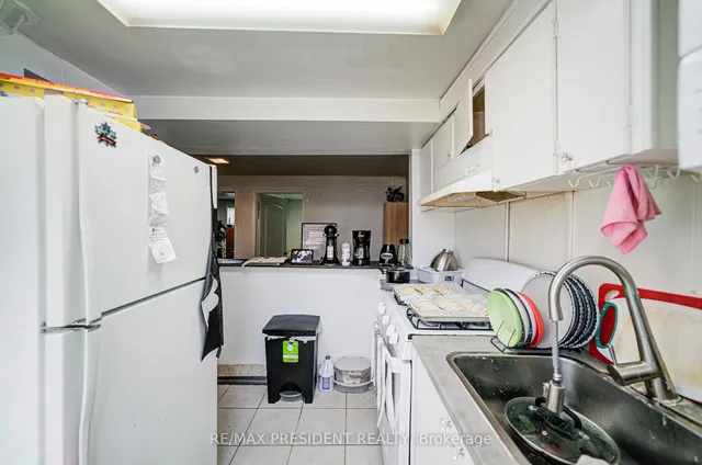 Additional image 37 of 74 Bloomington Cres