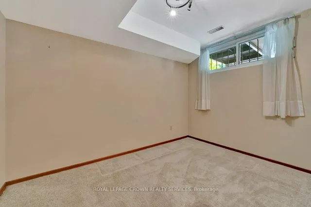 Additional image 35 of 73 Champlain Cres