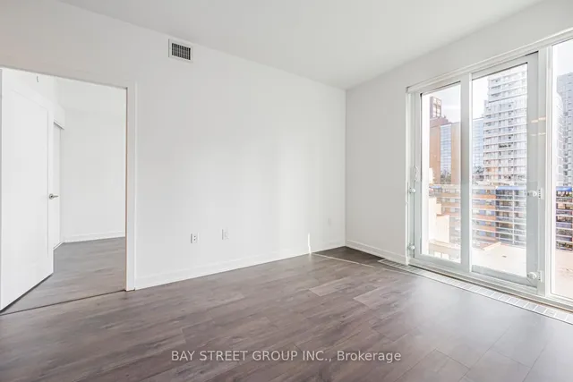 Additional image 17 of 50 Mccaul St Unit 1008