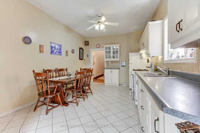 Additional image 11 of 729 Dupont St