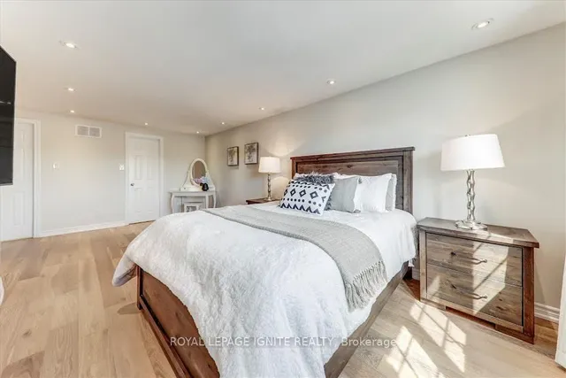 Additional image 15 of 26 Halfmoon Sq