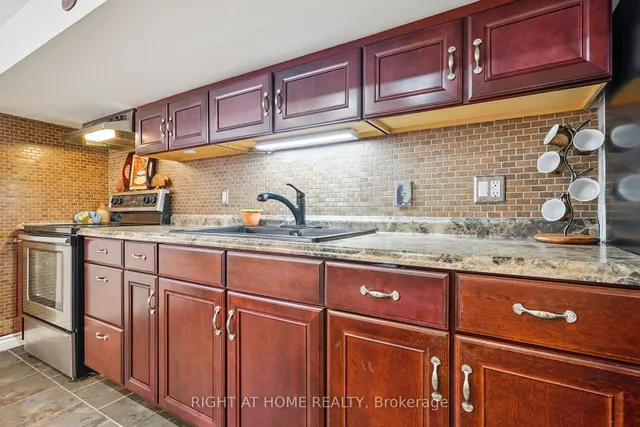Additional image 30 of 165 Locksley Ave