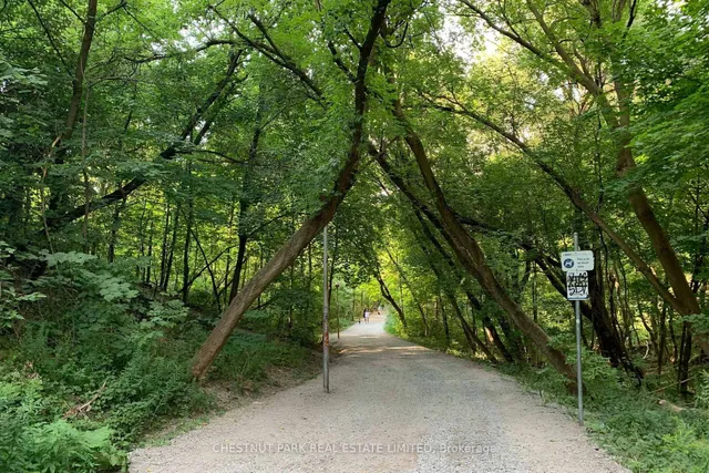 Additional image 39 of 1648 Bathurst St Unit 5