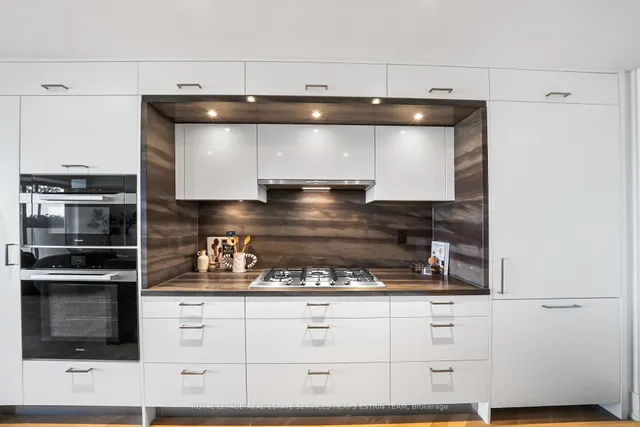 Additional image 11 of 155 Merchants' Wharf Unit 213