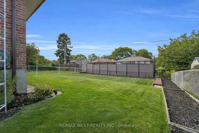 Additional image 44 of 304 La Rose Ave